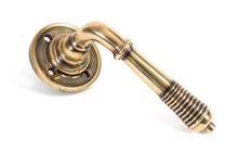 Load image into Gallery viewer, 50086 Aged Brass Reeded Lever on Rose Set - Unsprung
